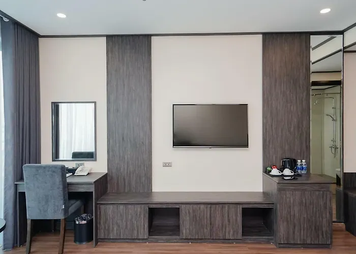 Halong Plus Hotel 3*