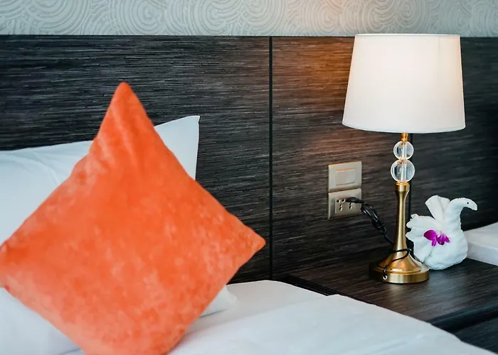 Hotel Halong Plus