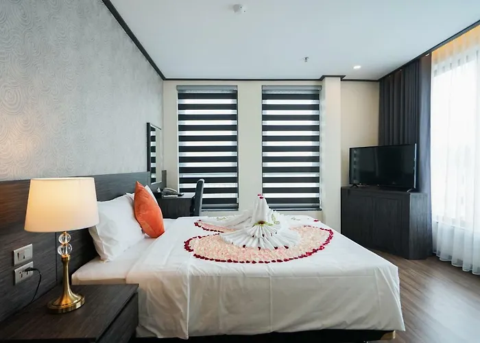 Hotel Halong Plus 3*