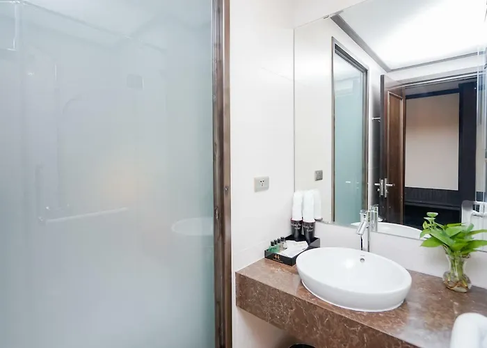 Hotel Halong Plus